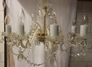 Křišťálový lustr