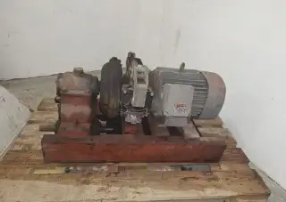 Převodovka s brzdou 2,2kW 950 otáček