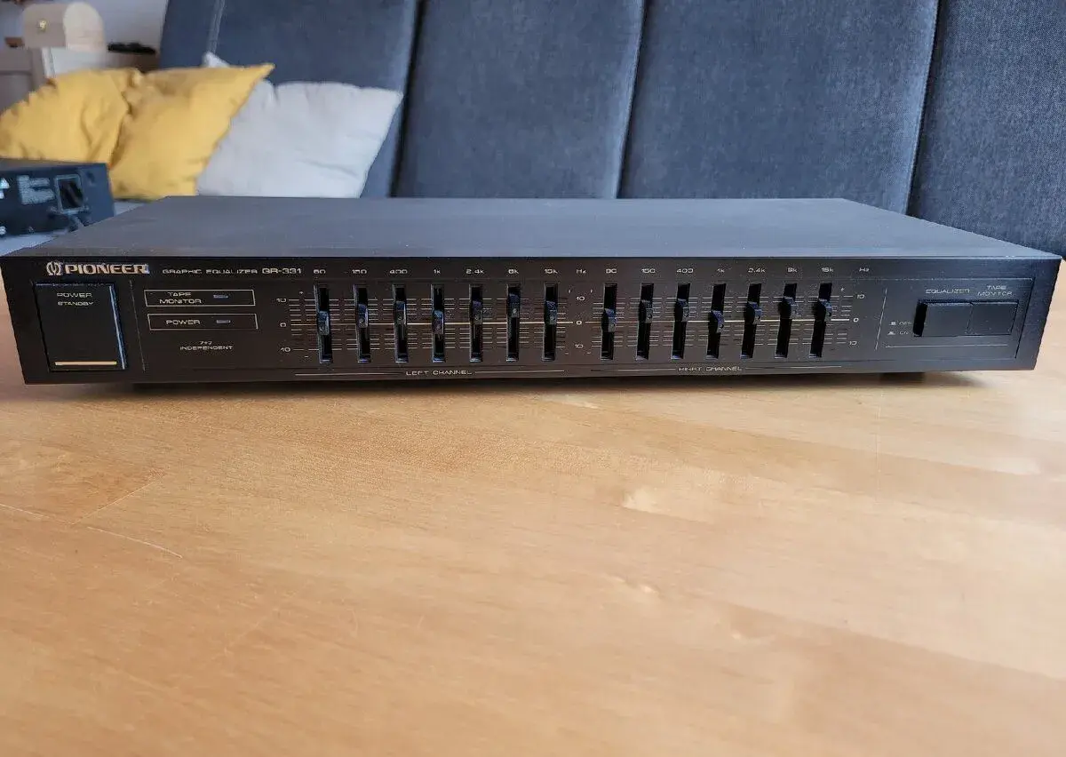 Pioneer GR-331 / grafický ekvalizér