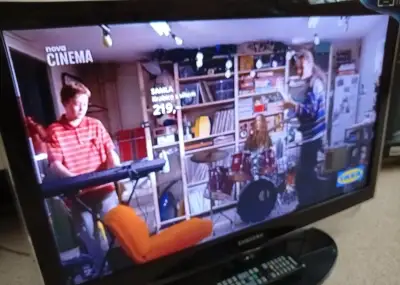 Ultra tenká LED TV Samsung UE32 C 4000PWXXH 82 cm