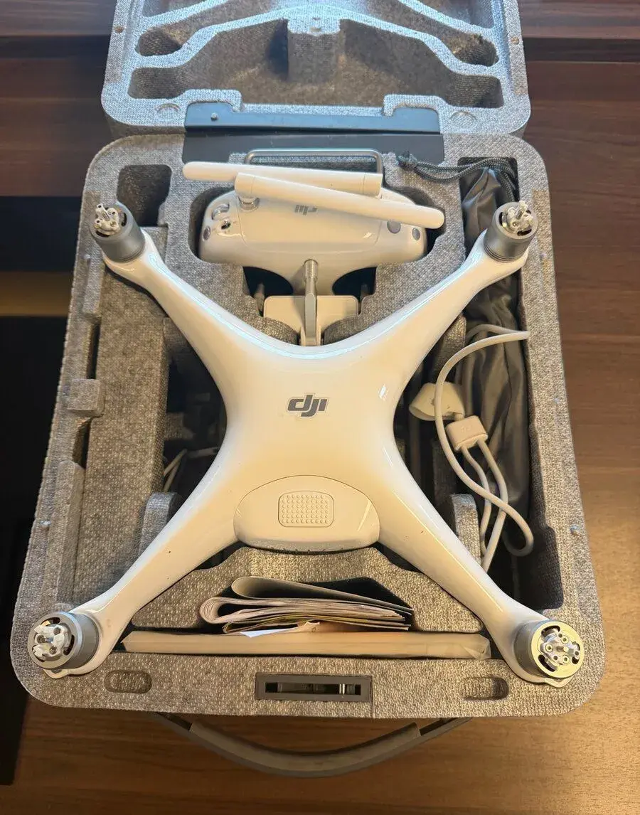 Dron DJI PHANTOM 4