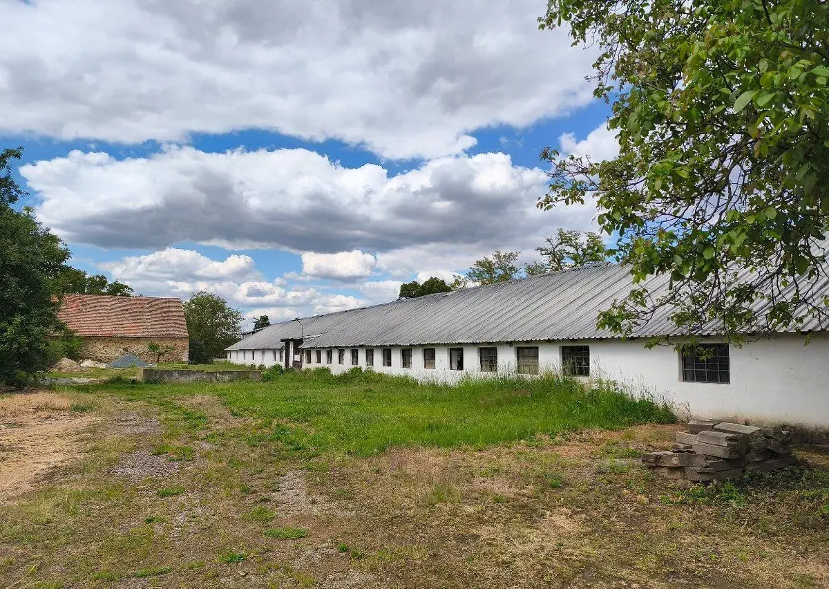 prodej zemědělské stavby - Hostěradice