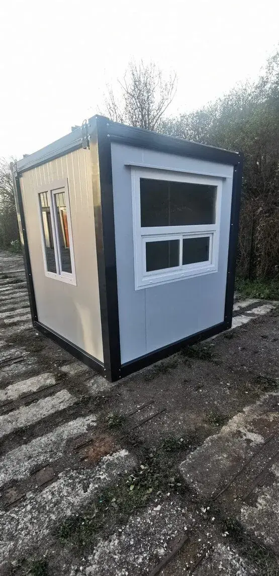 Prodejní kontejner PMP-K s výdejovým oknem 2,4 x 2,4 m