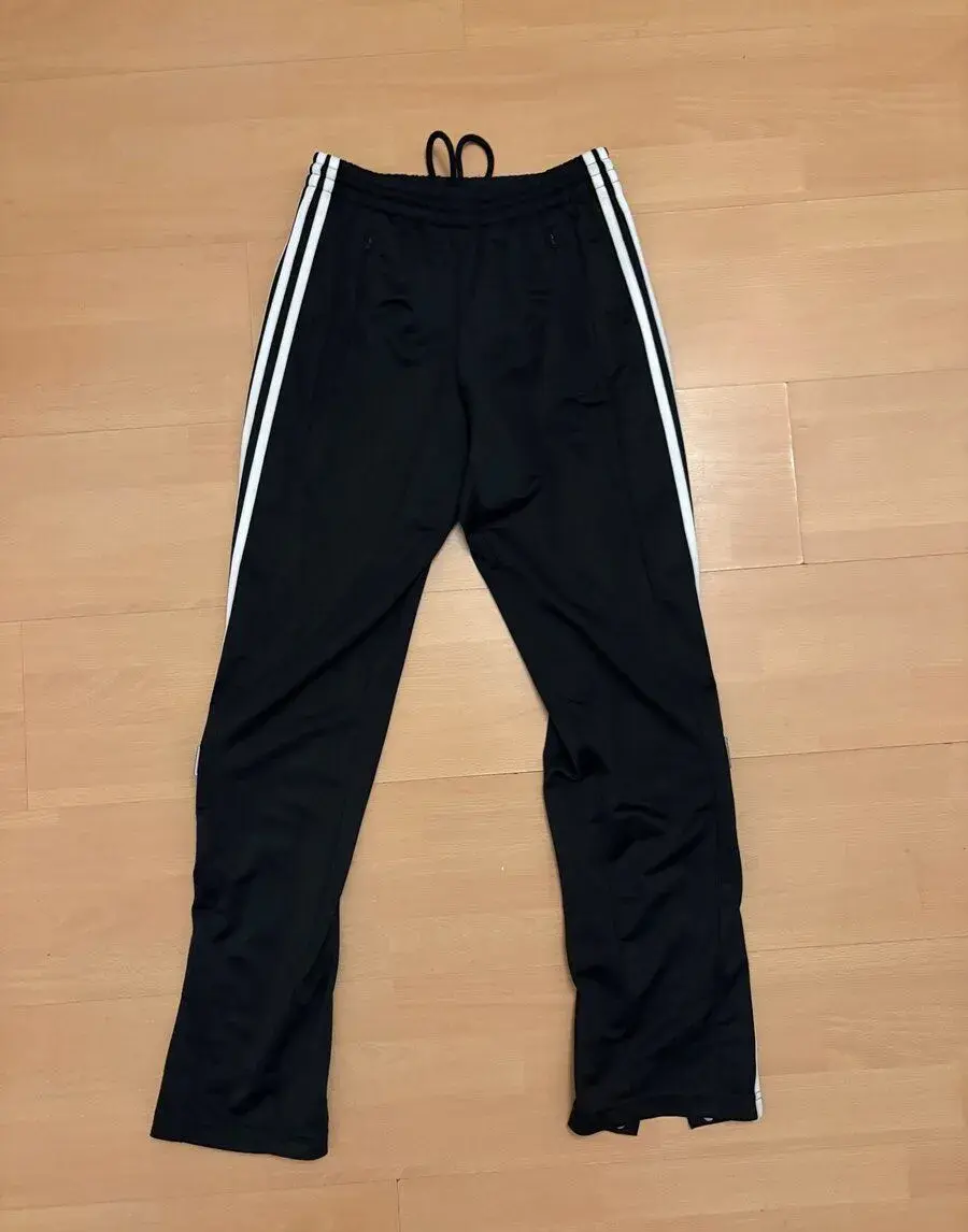 Klasické kalhoty Adidas XS