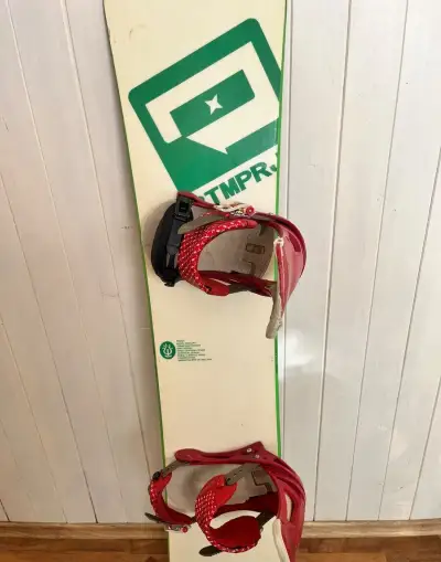 Snowboard značky BTM PROJECT154cm.váz. Malavita