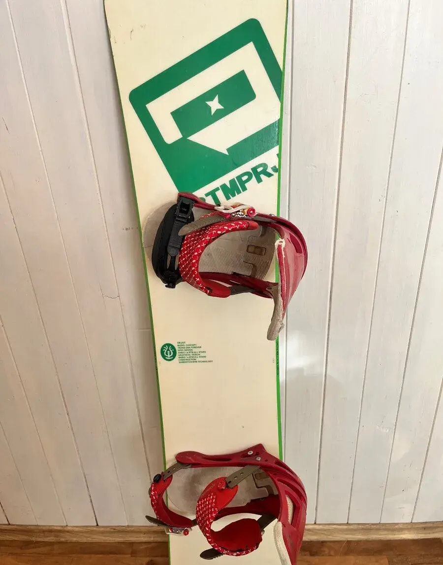 Snowboard značky BTM PROJECT154cm.váz. Malavita