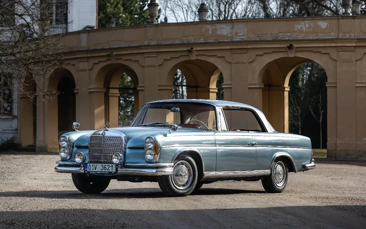 Mercedes-Benz 220 – 1963
