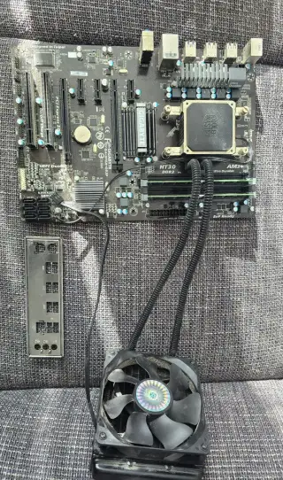amd fx 8350 + deska +32gb ram +vodní chlazení.
