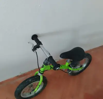 Dětské odrážedlo s brzdou