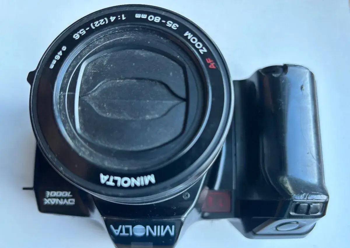 Minolta Dynax 7000i s objektivem Minolta AF Zoom 35-80mm