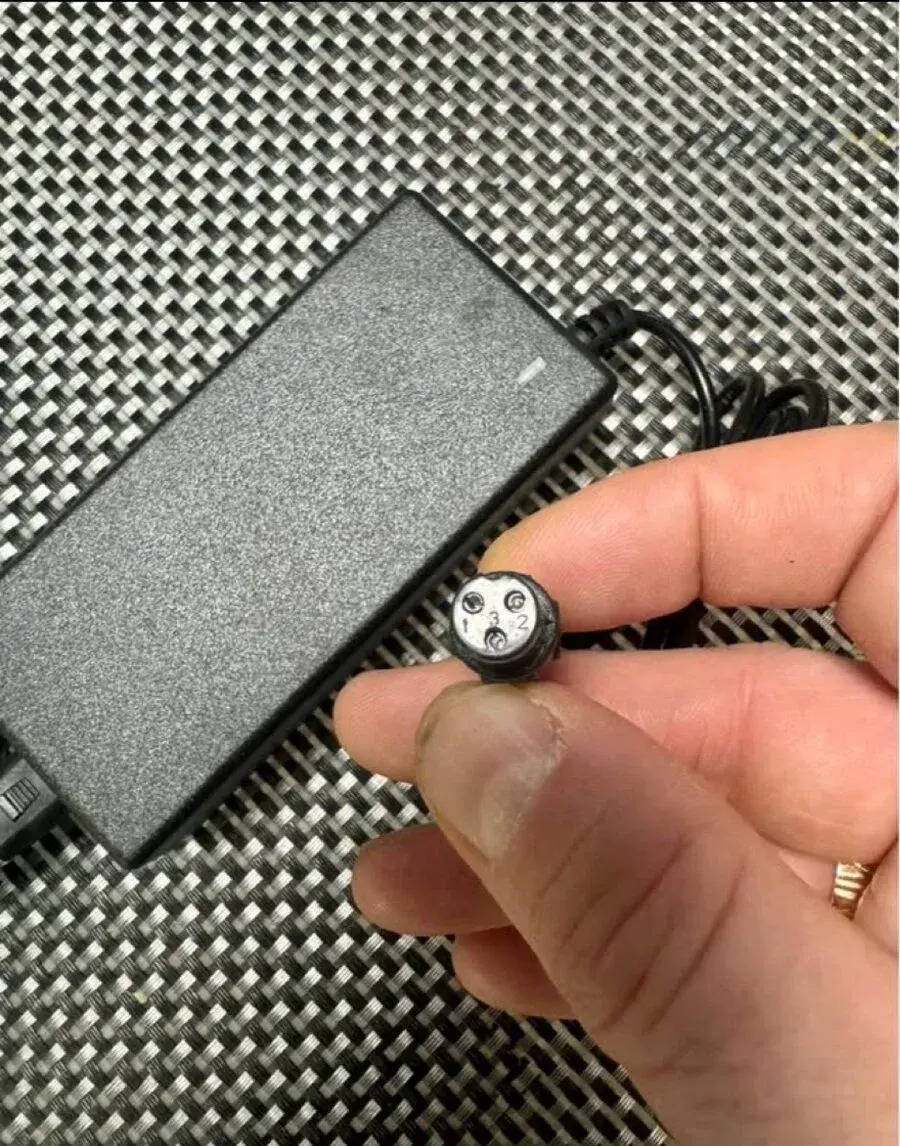 Nabíječka hoverboard/koloběžka 36v 2Ah 3 PIN