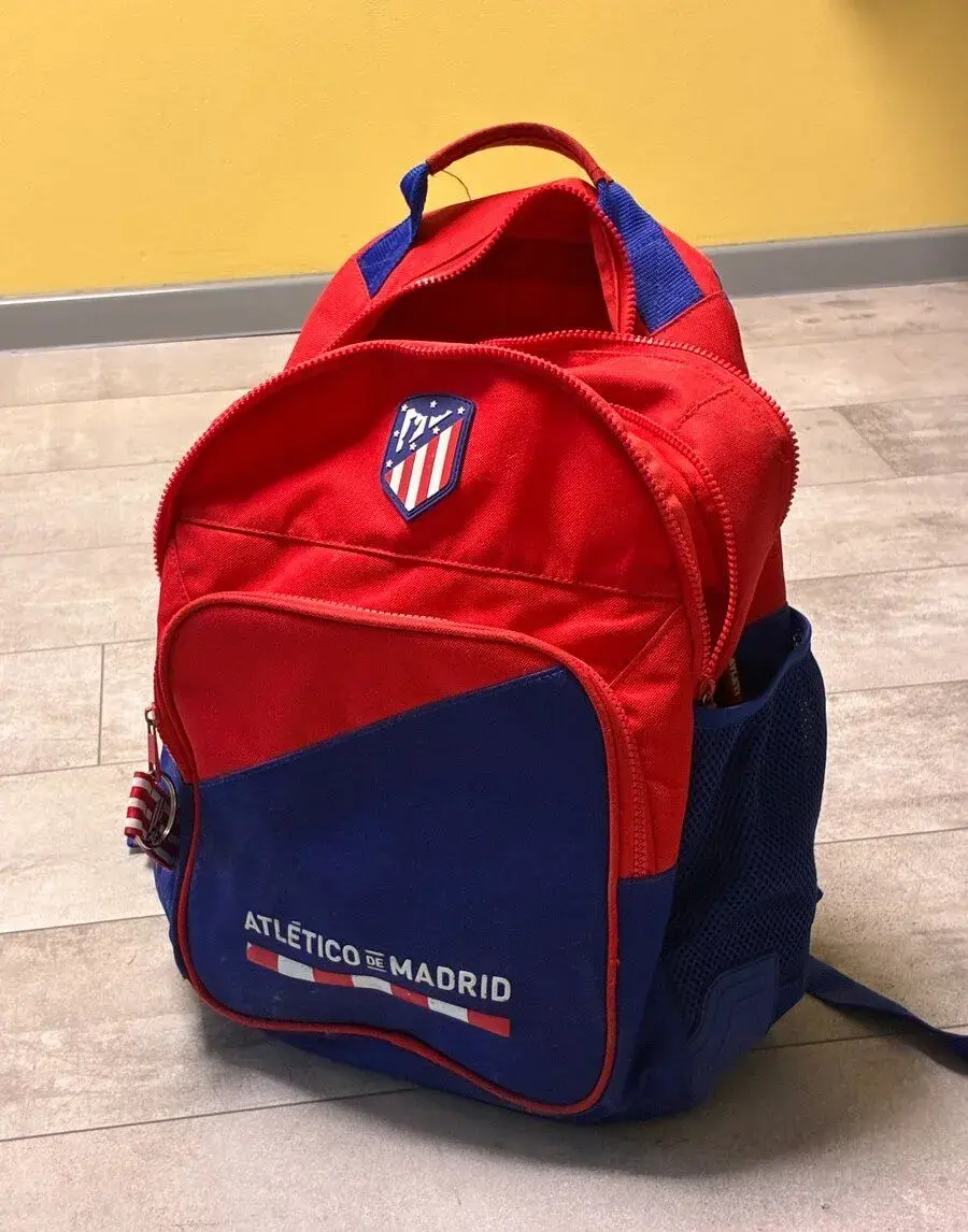 Batoh Atlético Madrid a kovové puzzle