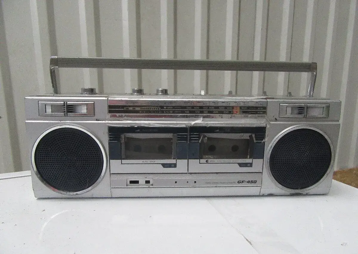 Retro Sharp GF -450. Nefunkční. Nekompletní. Na ND.