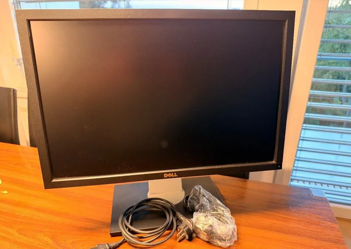 Monitor Dell UltraSharp U2410F – perfektní stav