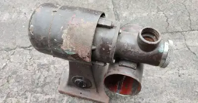 Retro mlýnek na kávu.