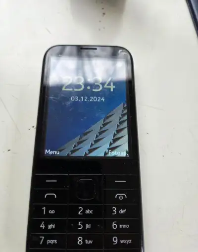Nokia plne funkční ještě ma folii