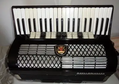 akordeon Royal Standard Montana