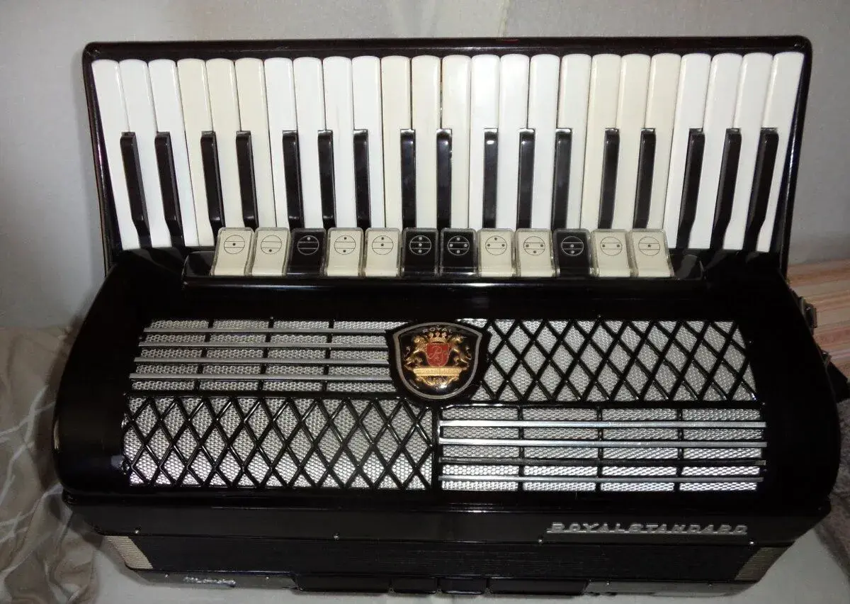 akordeon Royal Standard Montana