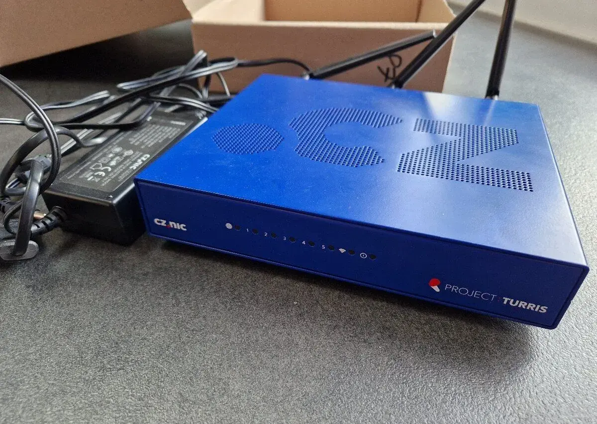 Modrák router Turris 1.0 (RTRS01)