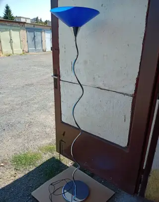 Lampa stmavovací