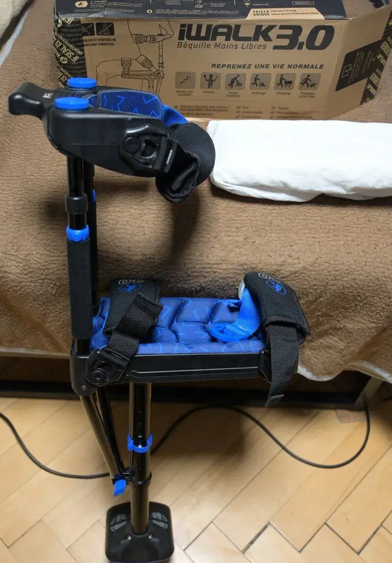 Umělá noha iWalk 3.0 pro zranění chodidla a kotníku, berle