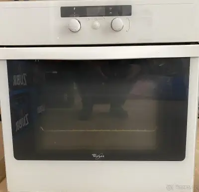 Vestavnou elektrickou troubu