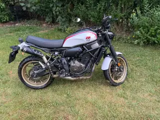 Yamaha XSR700 XTribute – Euro 4, Akrapovič, odpočet DPH