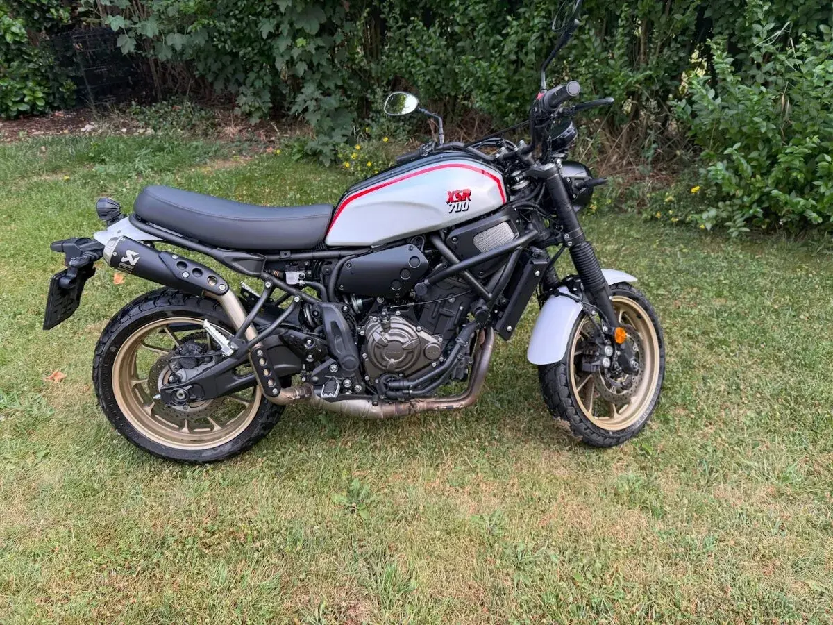 Yamaha XSR700 XTribute – Euro 4, Akrapovič, odpočet DPH