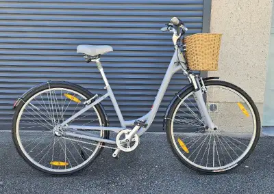 Specialized Globe 4, dámské městské kolo, stav 1A