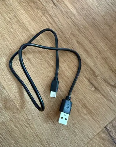Zcela nový USB kabel USB-A na USB-C – černý