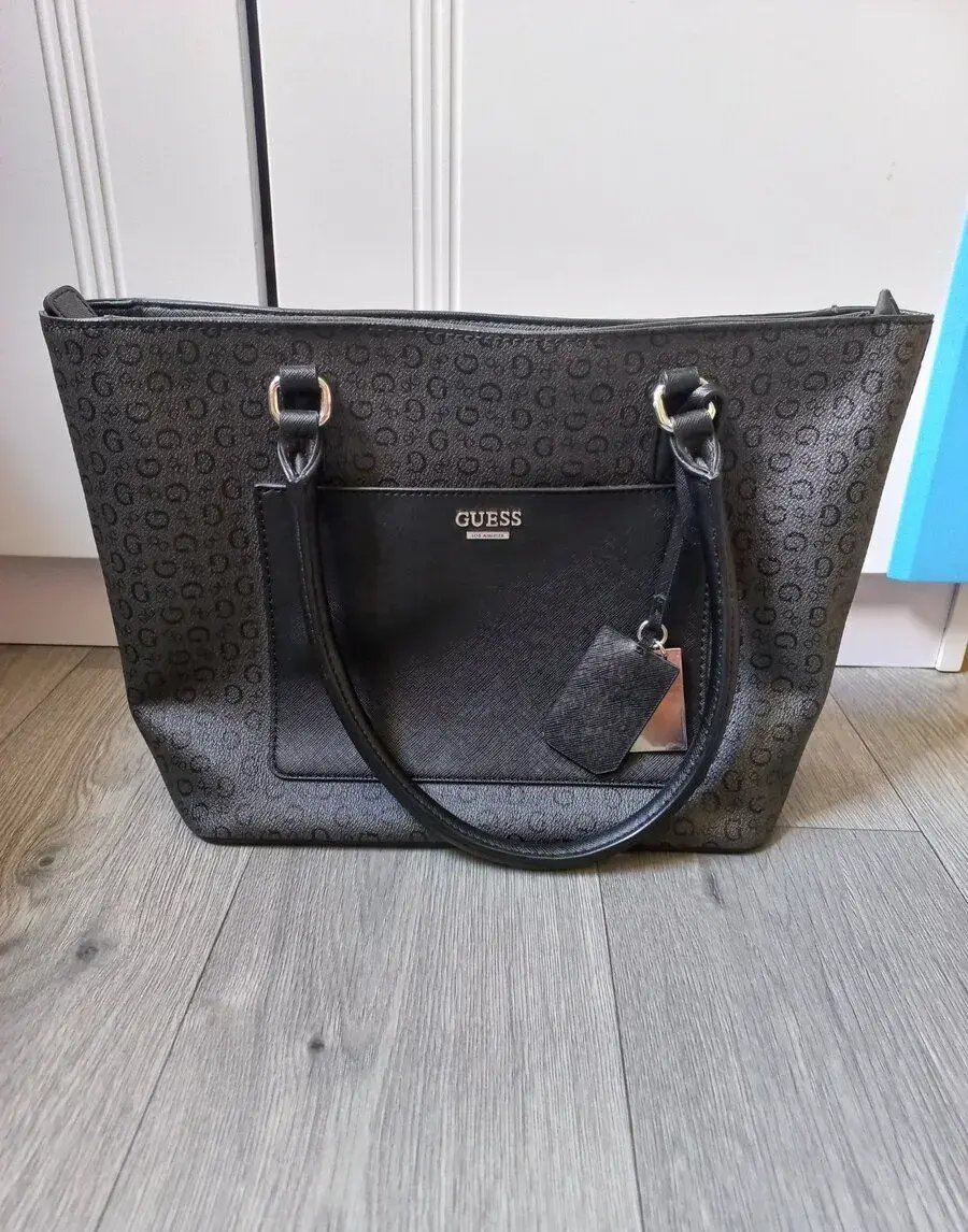 Kabelka Guess