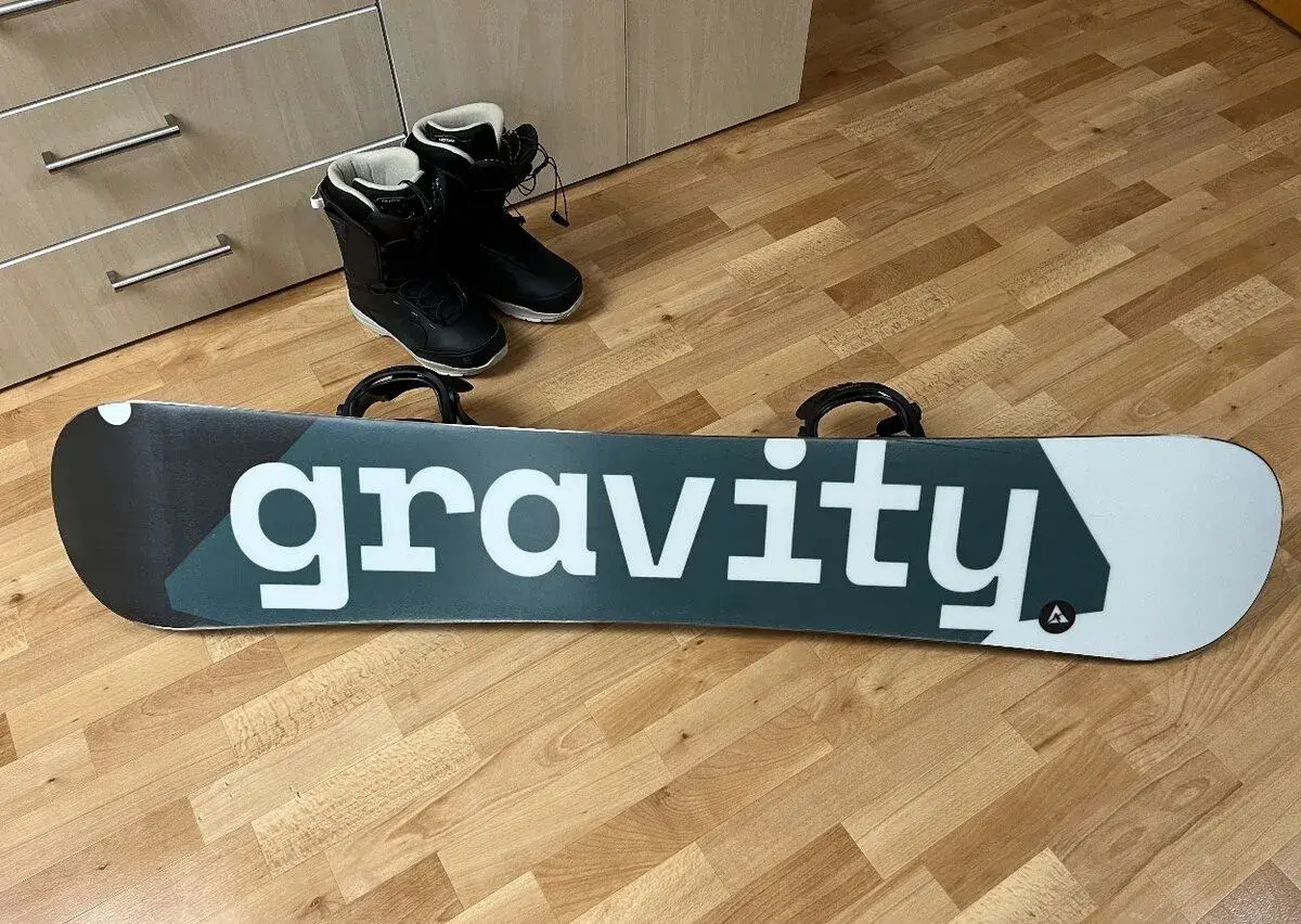 Kompletní snowboardová sestava včetně vaku