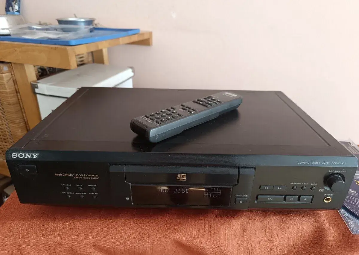 CD Sony CDP-XE530+dálkový ovladač+kabel