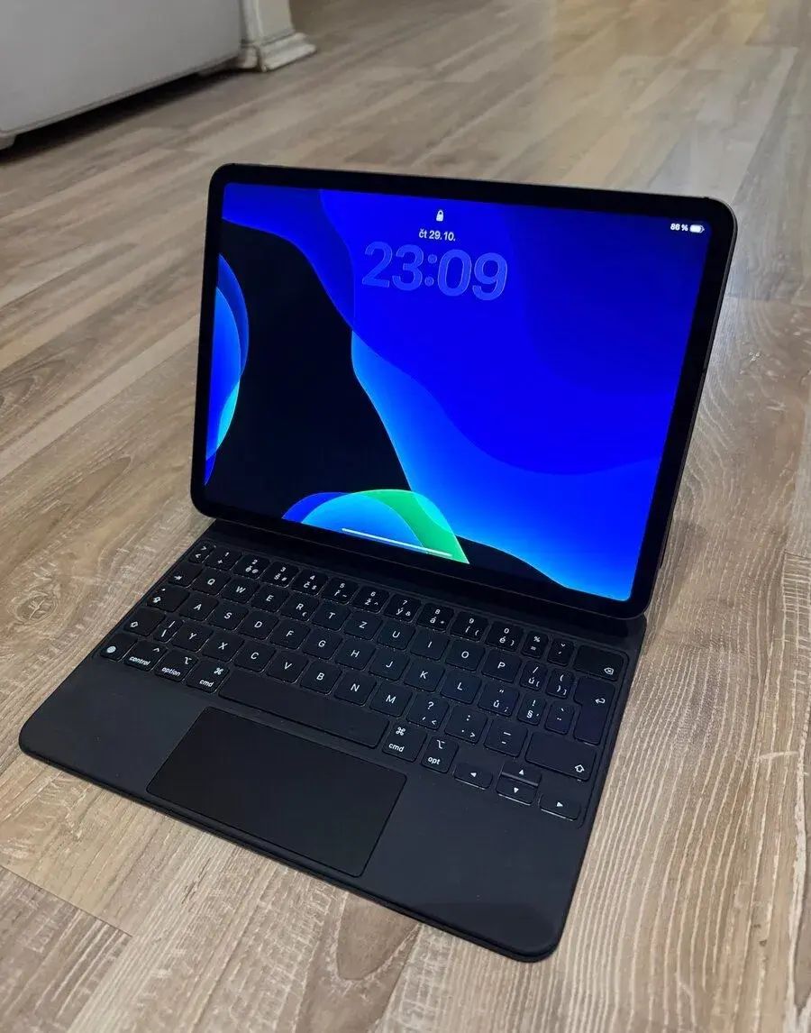 iPad Pro 11″ 256 GB Cellular + Magic Keyboard CZ + Pencil 2