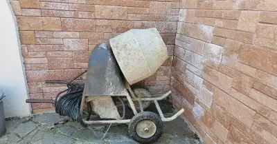Dvoukolečková stavební míchačka