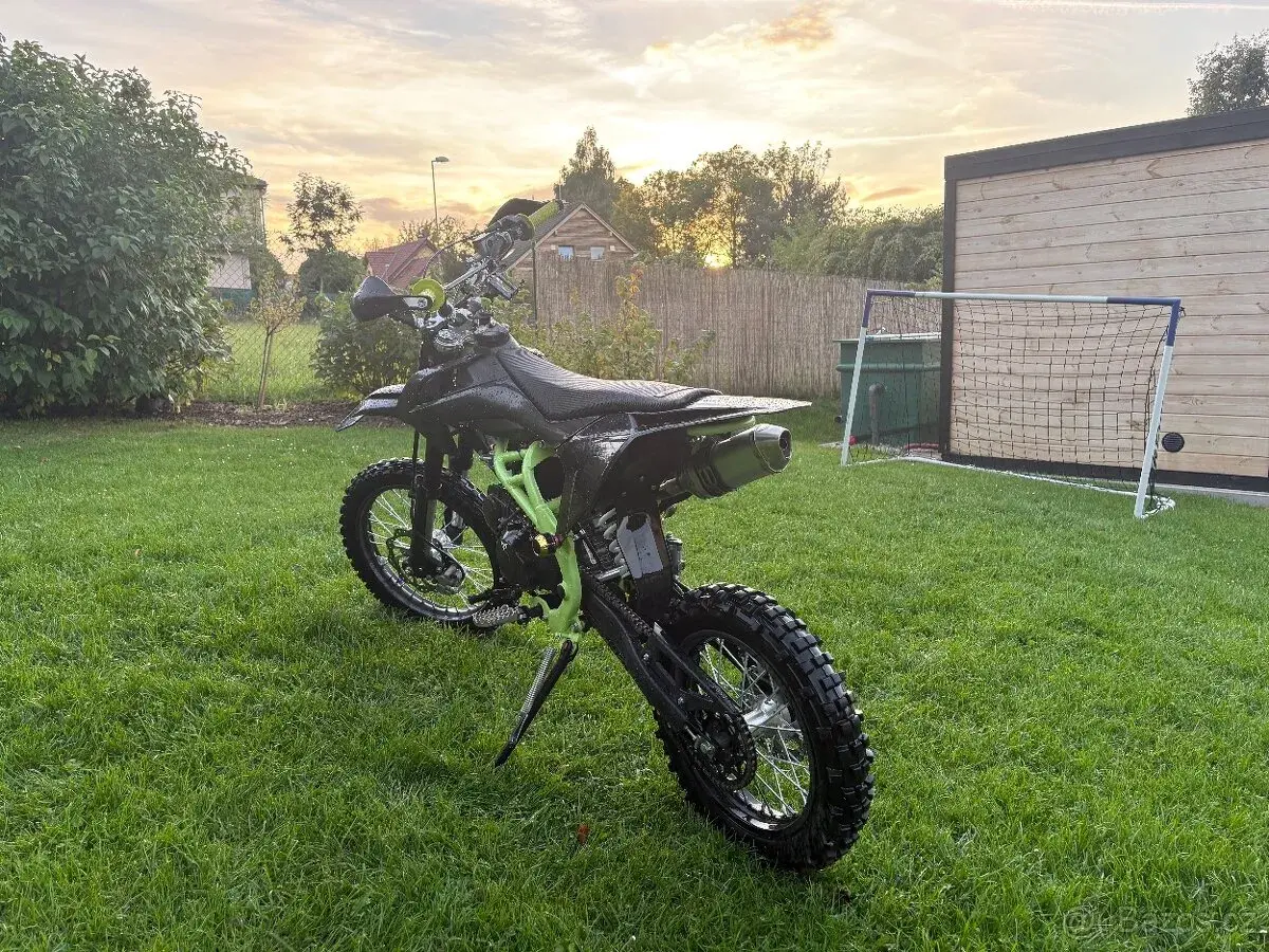 Zuumav Pitbike 125cc 4 měsíce stará