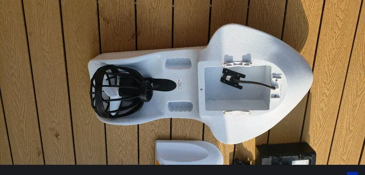 MINI VODNÍ SKŮTR ELEKTRICKÝ 3200W 2 BATERIE