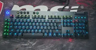Logitech G815 LIGHTSYNC GL Tactile – mechanická klávesnice
