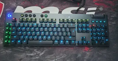 Logitech G815 LIGHTSYNC GL Tactile – mechanická klávesnice