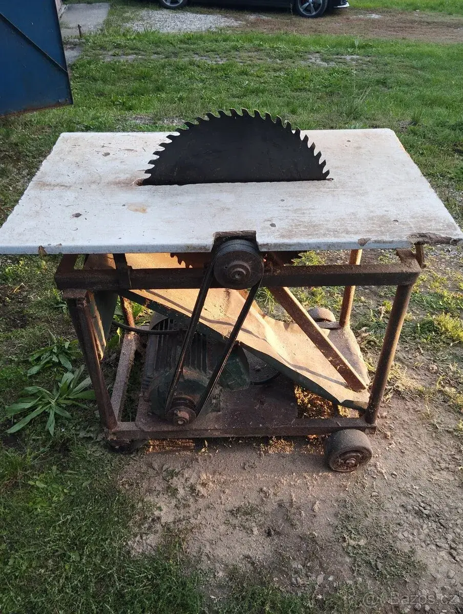 Stolní kotoučová pila / cirkulárka – elektromotor MEZ Moheln