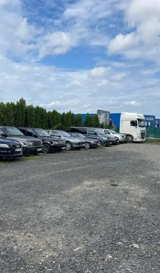 Pronajem parkovacího plochy pro auta, dodávky i jiné věci