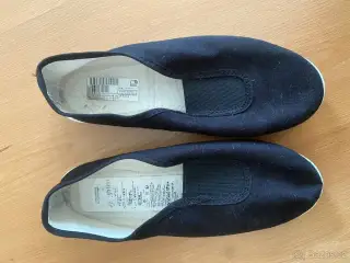 Cvičky vel. 35 domyos
