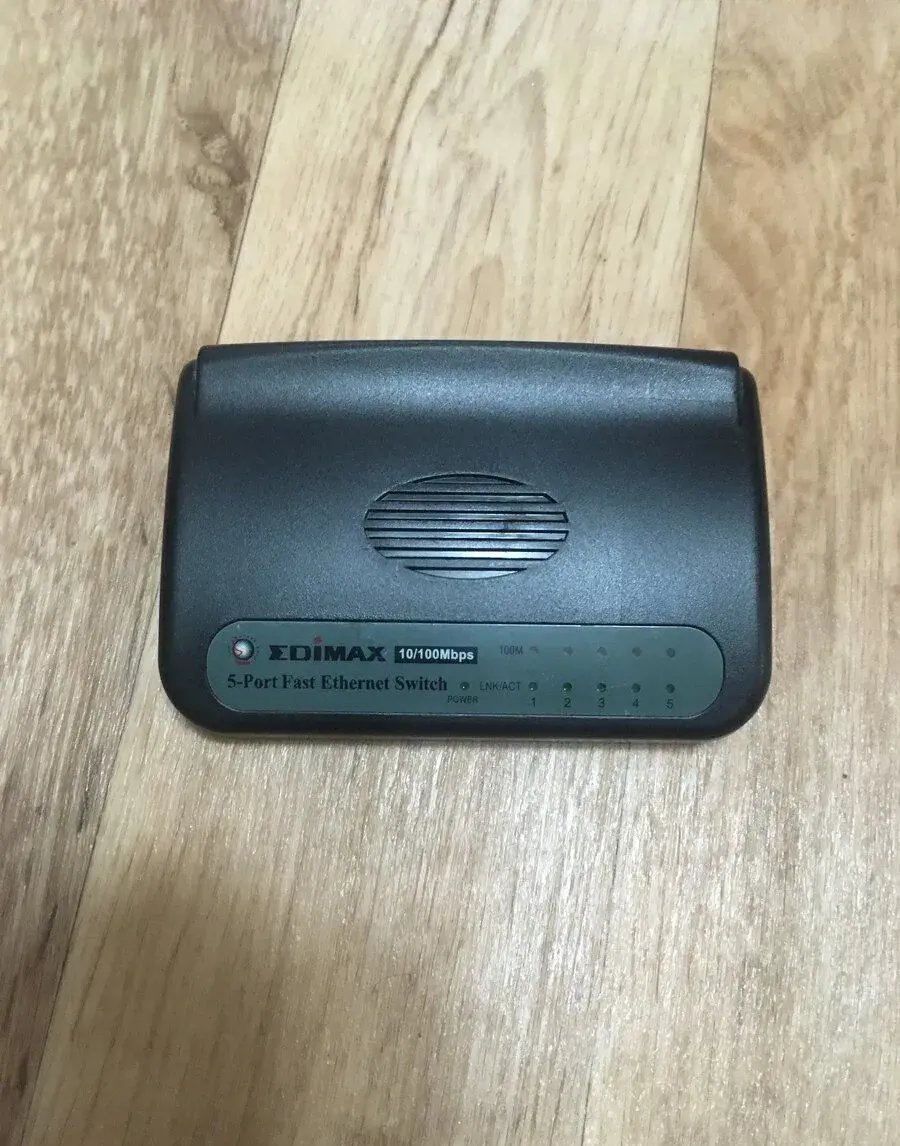 Edimax ES-3105P