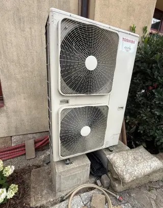 Kompletní sestavu tepelného čerpadla Toshiba Estia Hi