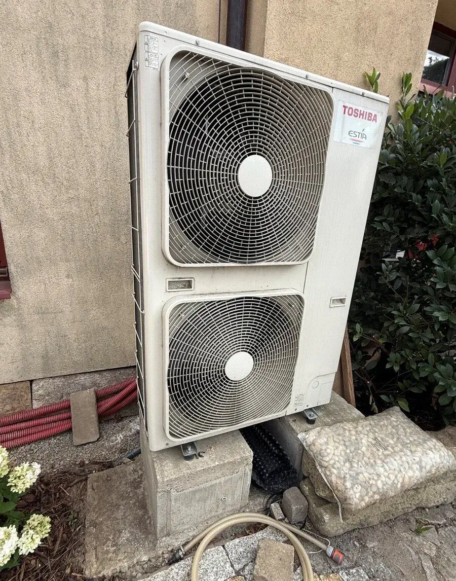Kompletní sestavu tepelného čerpadla Toshiba Estia Hi