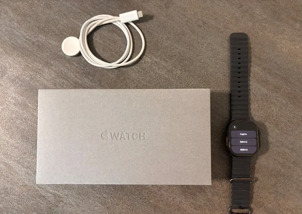 Apple Watch Ultra 3 49mm černý titan