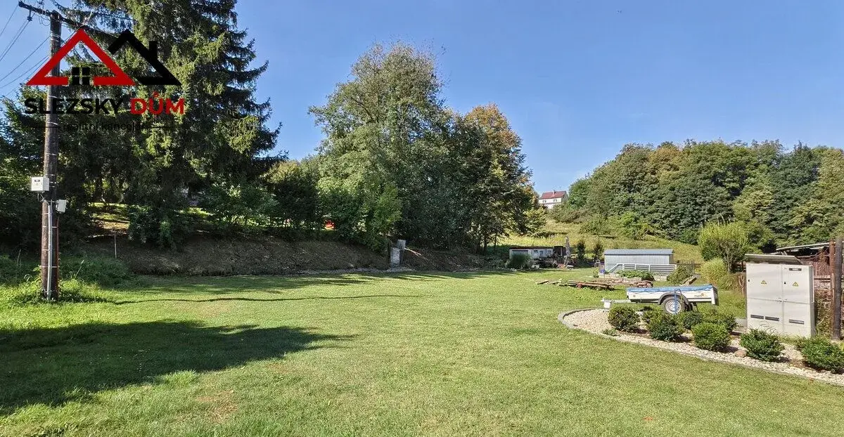 Stavební pozemek 1.371 m², sítě na pozemku, ihned k výstavbě