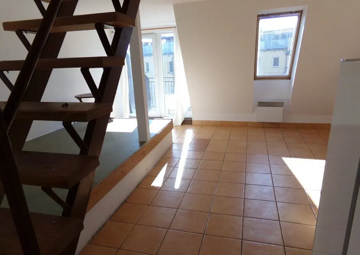 Pronájem bytu 2+kk s balkonem, Podnásepní