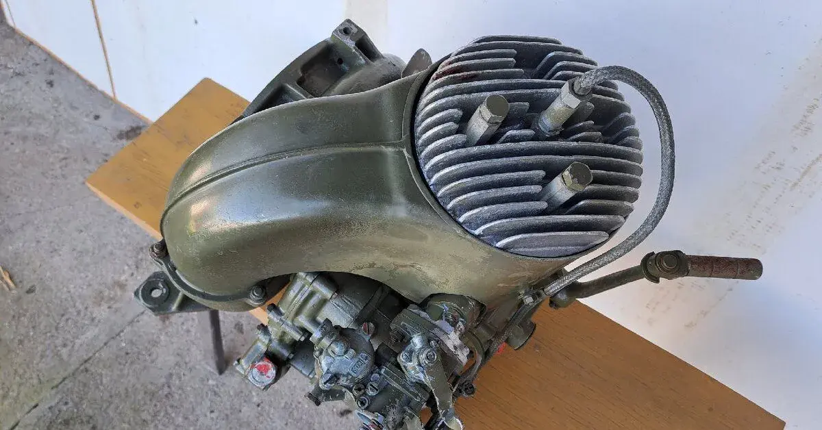 Spalovací stabilní motor