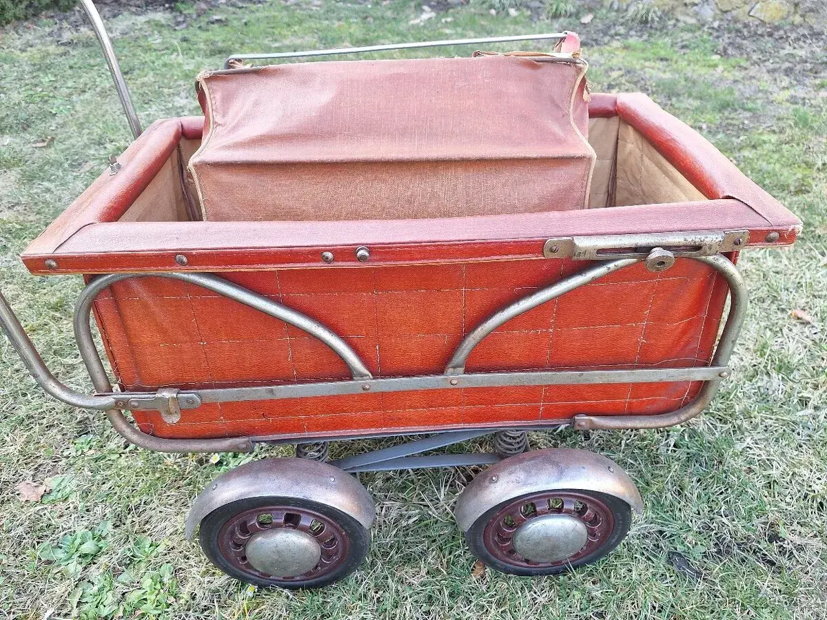 Retro kočárek pro panenky